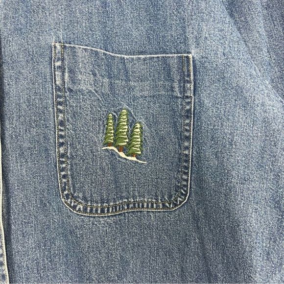 Woolrich Womens Denim Shirt Size Medium Button up Down Embroidered Evergreens - Picture 5 of 11